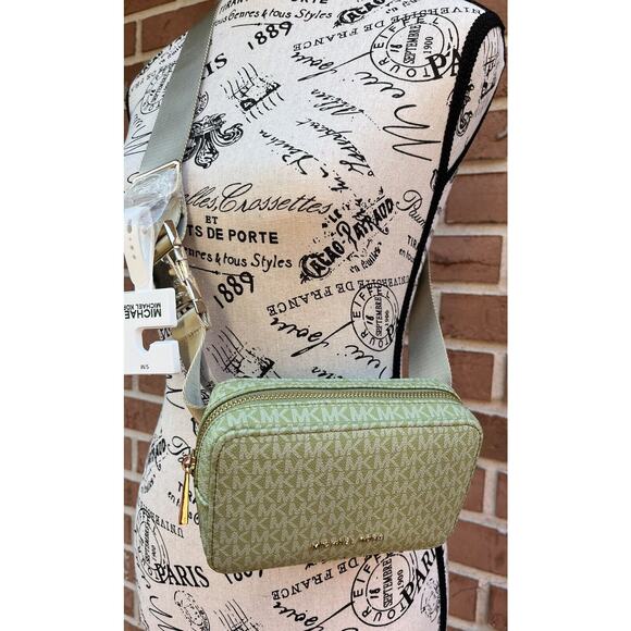 Women's Michael Kors Green/Sage Fanny Pack W/ Adjust Belt Size Small Sling Pack - Picture 1 of 7